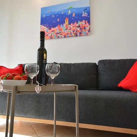 Apartment Near The Beach, With Terraces And Seaview At House B. Moscenicka Draga